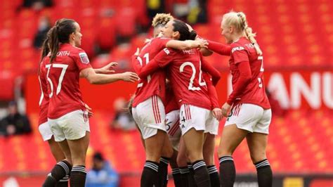 Manchester United Women S Team Makes Old Trafford Debut With 2 0 Win