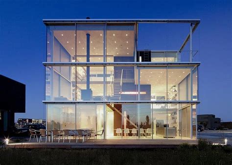 Modern House With Big Open Views Trough Glass Wall