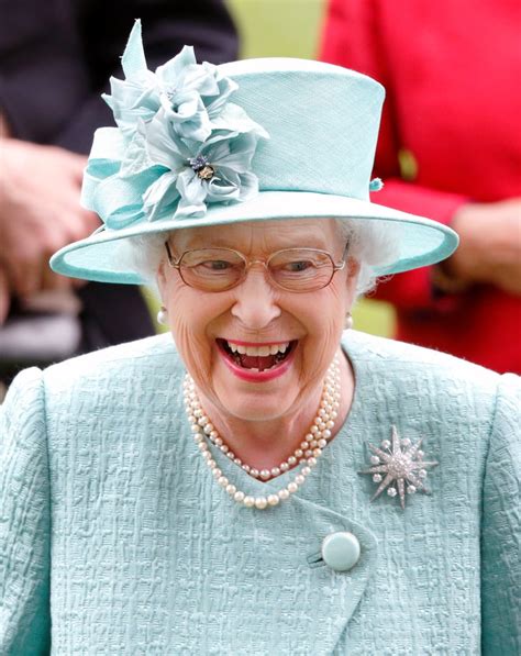 queen elizabeth ii enjoys royal ascot in 2017 queen
