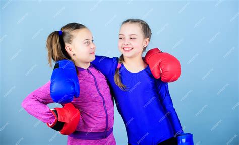 Niños Boxeadores Con Guantes De Boxeo Adolescentes Confiados Las