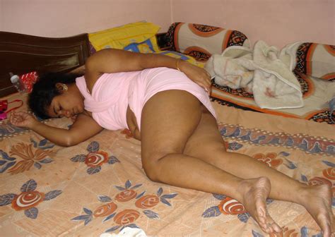 bengali bhabi wearing sexy maxi while sleeping photos