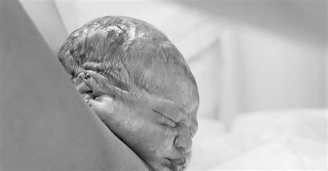 birth photographer captures exact moment babies heads  born  fascinating  rare