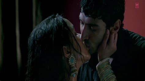 Shraddha Kapoor Hot Kiss And Sex Scene From Aashiqui 2