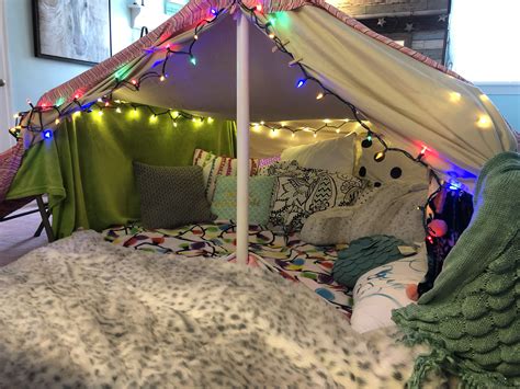 Super Easy You Should Try This Super Cozy Blanket Fort Super Easy