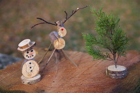 christmas craft ideas  kids wooden reindeer winter scene