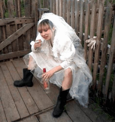 酔っ払ってあられもない姿をさらすウェディングドレス姿の花嫁画像25枚 gigazine