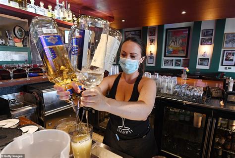 bartenders get back to pouring drinks in las vegas as dine in