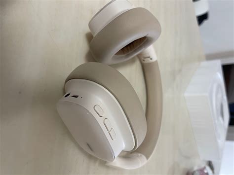 baseus bowie  review  affordable headphones  ms   battery