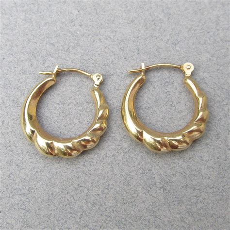 vintage classic small ribbed solid  yellow gold hoop earrings gold hoop earrings vintage