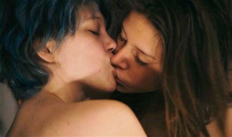 Kisses Adele And Emma Blue Is The Warmest Colour Love