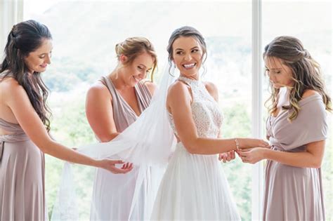 bride criticised  throwing  tantrum  wedding guests group