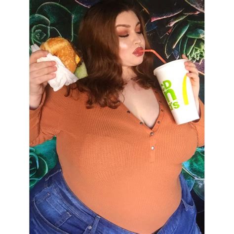 This 209 Kgs Woman Eats 10 000 Calories Per Day For Her Online Fans And