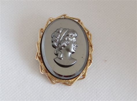 Vintage Victorian Style Gray Glass Cameo Brooch Pin On Gold Link