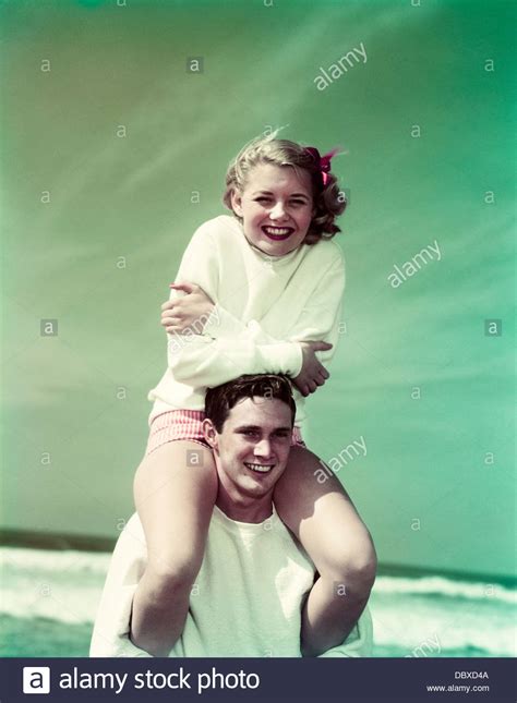 1950s beach woman stockfotos and 1950s beach woman bilder