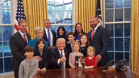 heres  photo   extended mcmahon familys visit   white house cageside seats