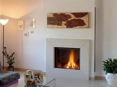 La richiesta più comune è di posizionare il televisore sopra il camino. Caminetti: Base e Cornici in Marmo, Pietra e Laminam | MP Marmi Moret