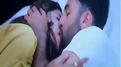 Deepika Padukone And Ranbir Kapoor Hot Kissing Scene All