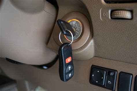 guide   remove  broken car key   ignition