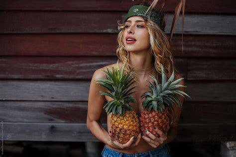 11 signs that say you are a pineapple girl