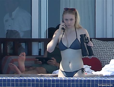 sophie turner nude pics and vids the fappening