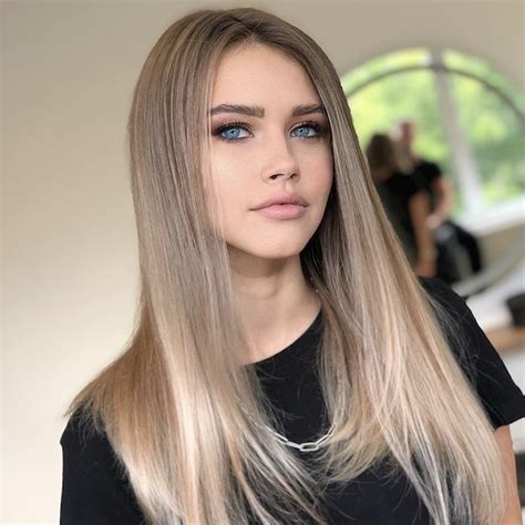 Come scegliere la giusta tonalità di biondo? Mushroom Blonde: il colore capelli di tendenza per l'autunno 2020