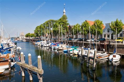 haven van veere  zeeland nederland redactionele stockfoto  tasfoto