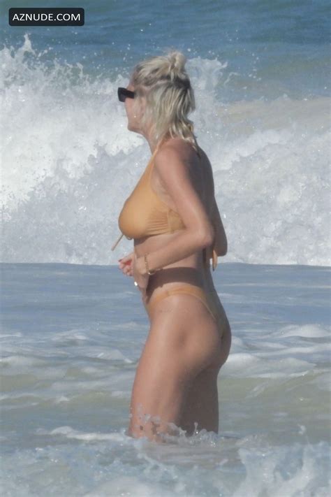 Caroline Vreeland Shows Off A Very Thin Bikini While On