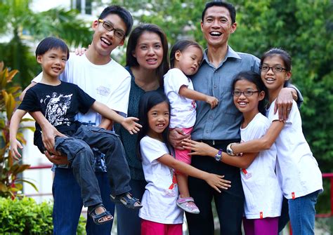 big family people stare       singapore news asiaone