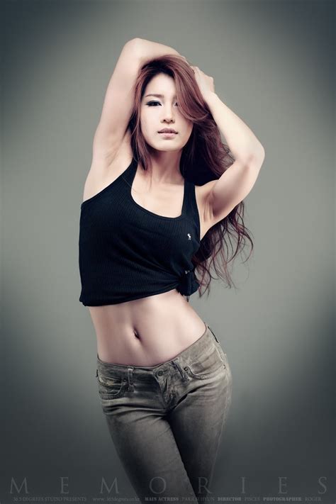 pretty korean girls park si hyun black crop top and jeans