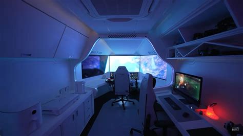 space shuttle als gaming raum youtuber zeigt sein  dollar setup