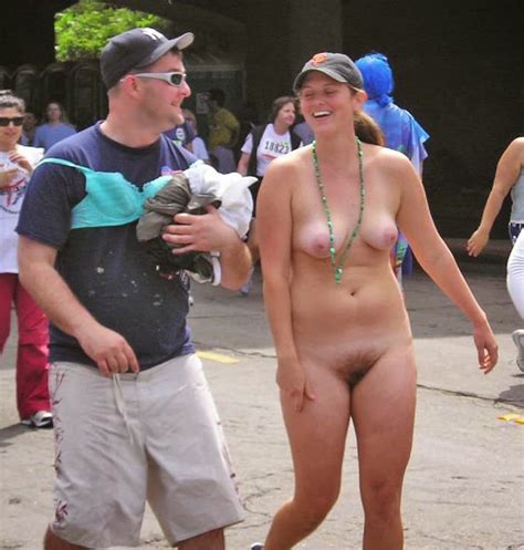 nude girl drinks beer at bay to breakers run 13 pics