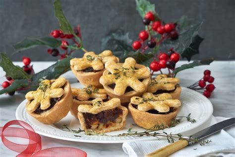 Cheese And Pickle Mince Pies Are Here And We Don T Hate It Metro News