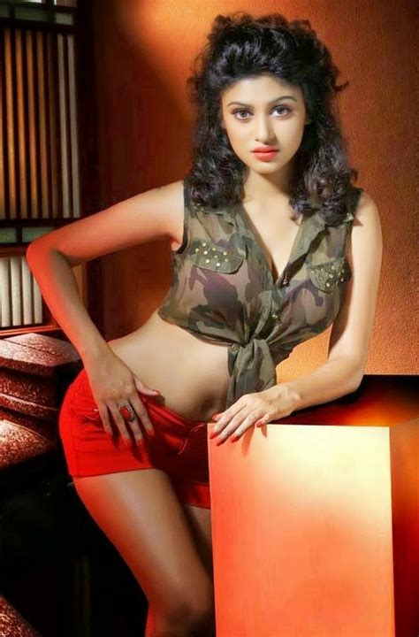actress oviya hot pics