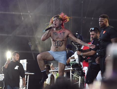 tekashi 6ix9ine just signed a multi million dollar record deal from