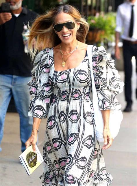 sjp might not look hotter in these particular sunglasses
