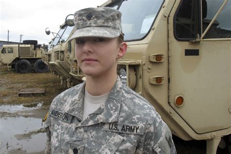 The Us Army Certifies Its First Woman Combat Engineer