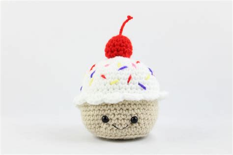 cupcake amigurumi  crochet pattern stringydingding