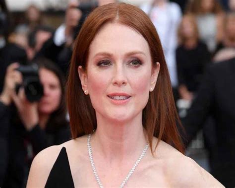 stephen king adapting lisey s story into series for julianne moore