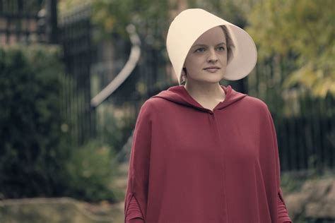 Elisabeth Moss On The Handmaid S Tale And What Happens