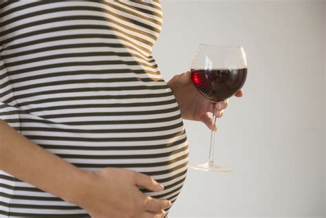 pregnant women are frequent binge drinkers cdc report shows data