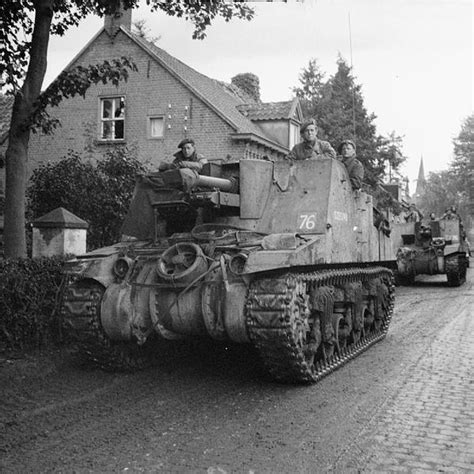 sexton 25 pdr self propelled guns of 11th armoured