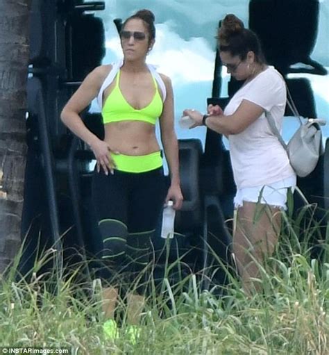 Jennifer Lopez Reveals Toned Body On Workout Daily Mail