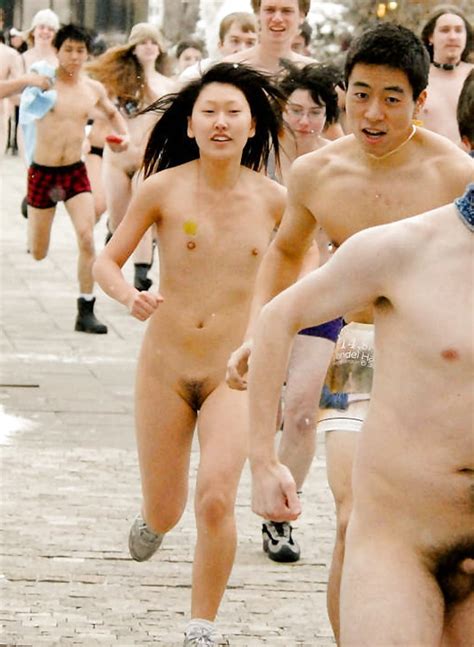 chinese girl run nude in winter 6画像