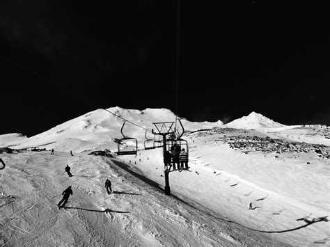 무료 이미지 눈 검정색과 흰색 화이트 사진술 산맥 날씨 어둠 검은 단색화 시즌 겨울 스포츠 흑백 사진