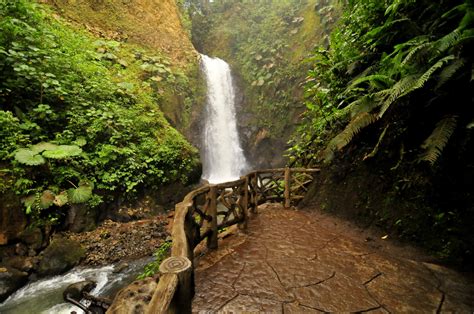 la paz waterfall costa rica  travel guide