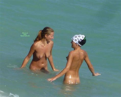 beach voyeur nw 2 sis enjoy cold september water 1