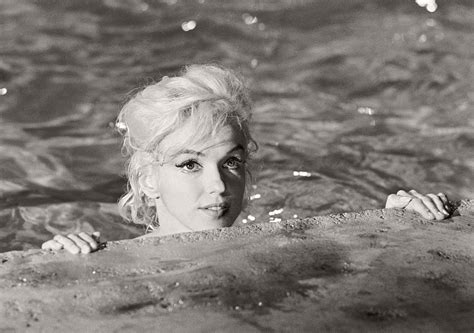marilyn monroe in the pool by lawrence schiller 1962 monovisions