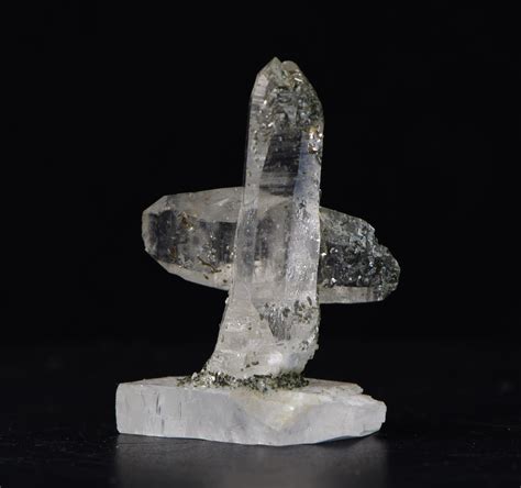 bergkristallkreuz aus der rauris naturverwachsen bks