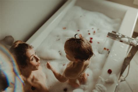 mother daughter bubble bath session lethbridge ab ashley