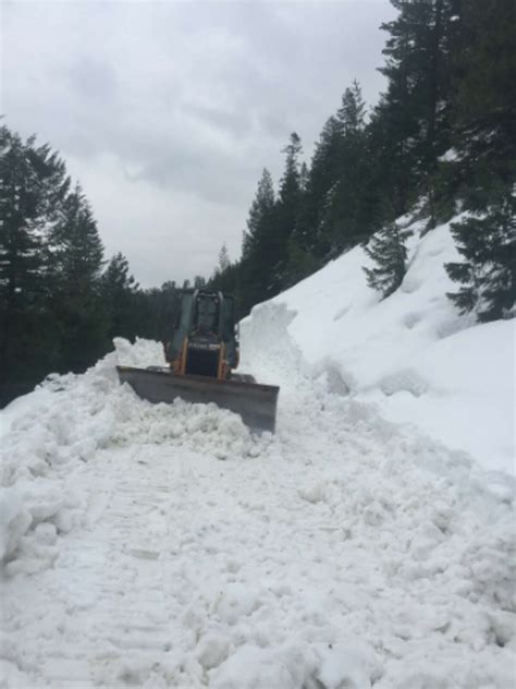 caltrans workers clearing tioga pass encounter 50 foot high snowdrifts